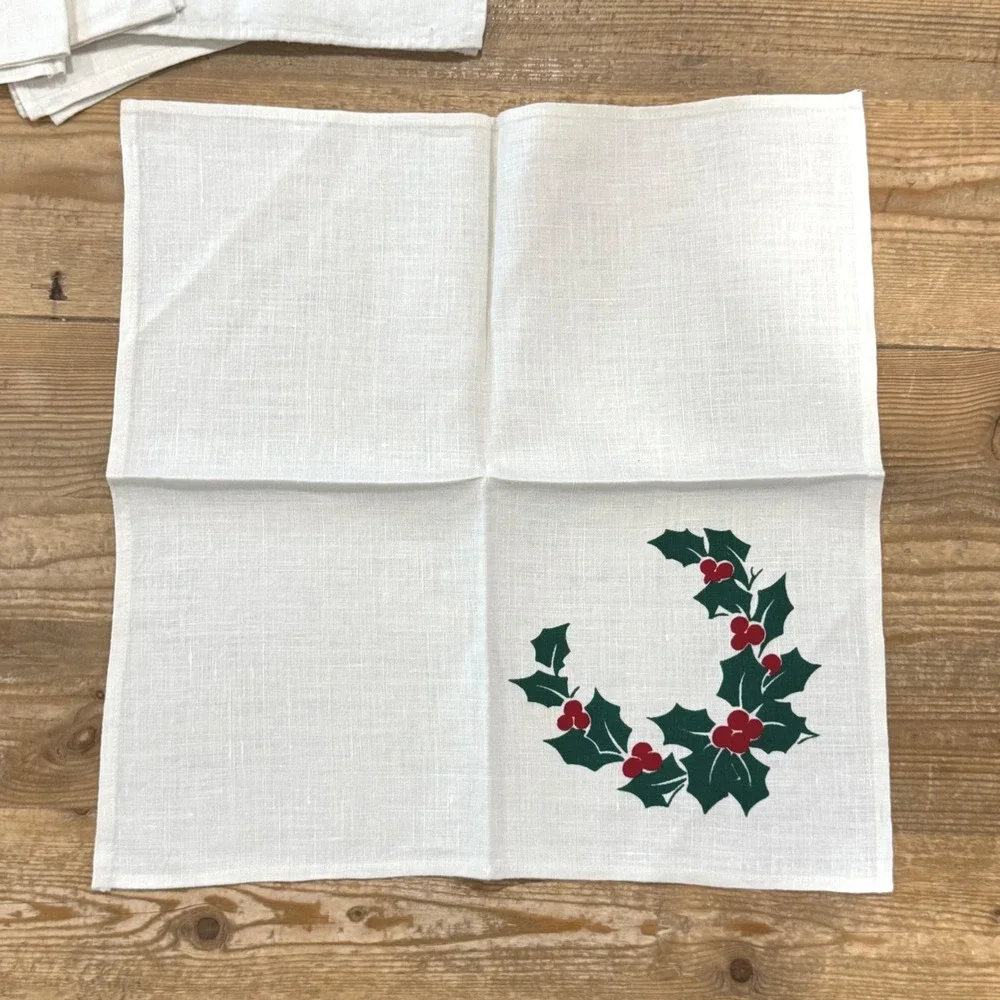 Vintage Christmas Holly Berry Wreath White Cloth Napkins Set 5 Festive IMPERFECT